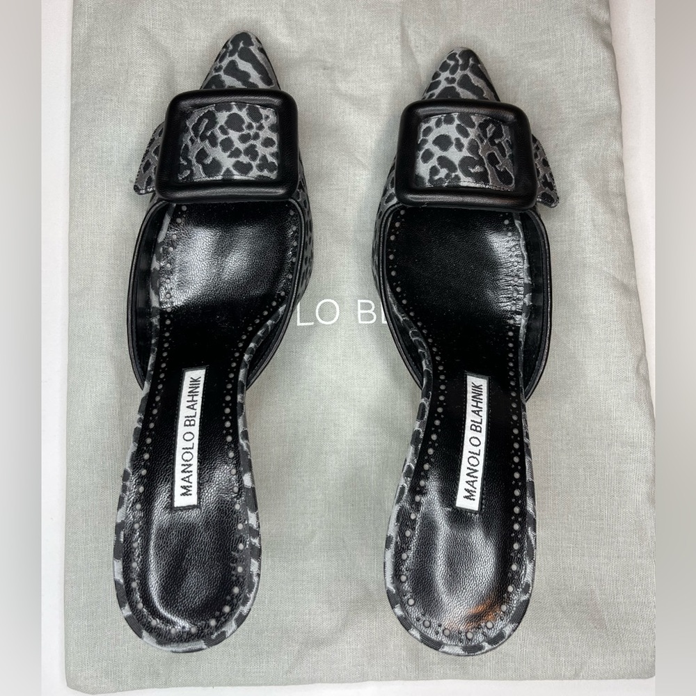 Manolo Blahnik Leopard print pointed toe heels